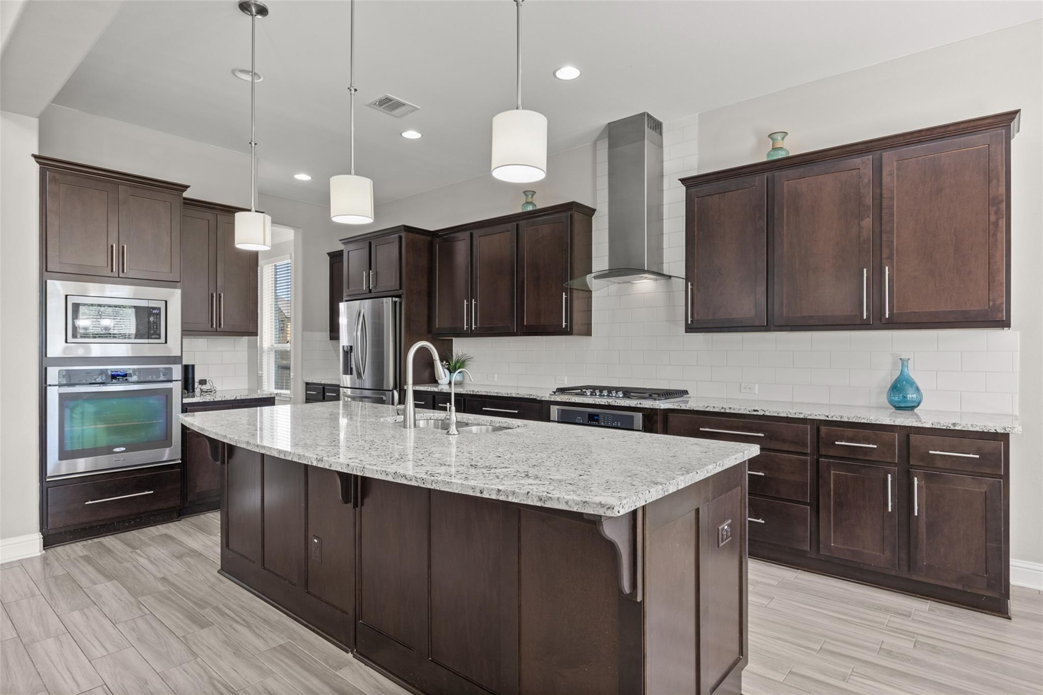 305 Stiles Cv: kitchen