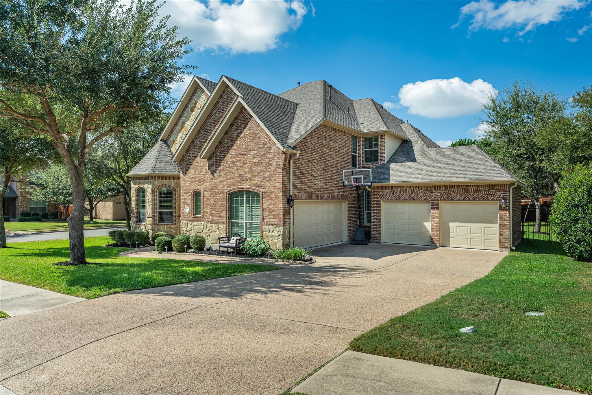 401 Bluff Point Bnd: front exterior