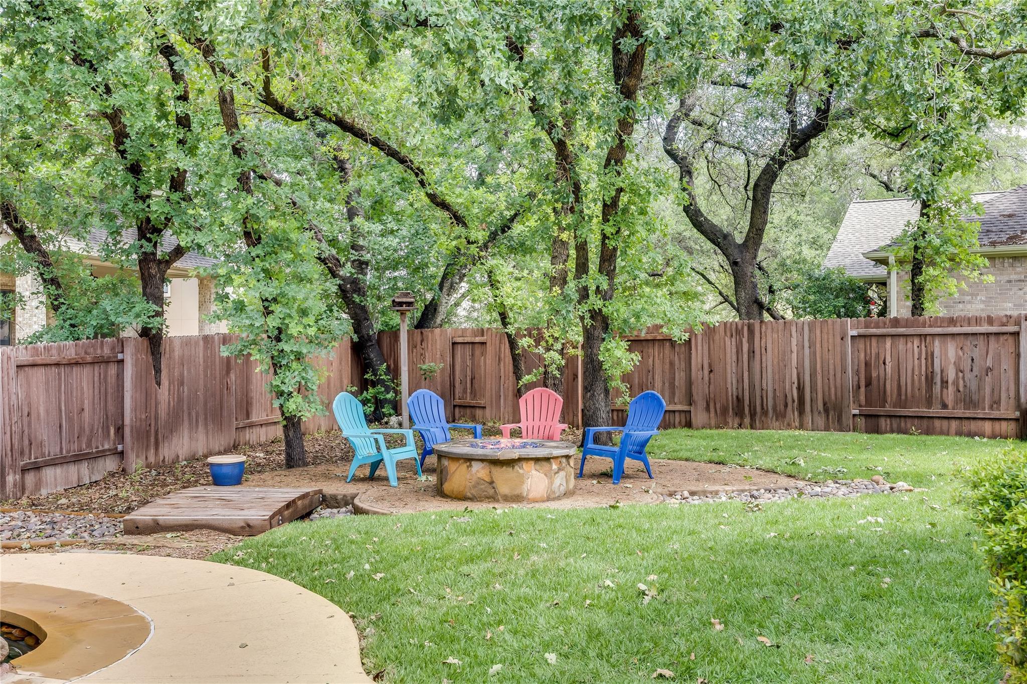 204 Broken Arrow Dr: back yard