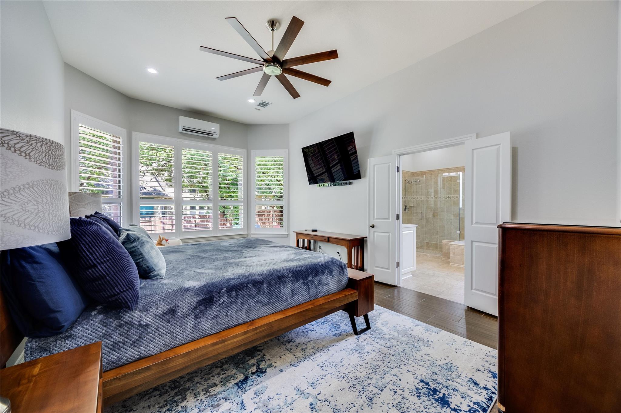 204 Broken Arrow Dr: primary bedroom