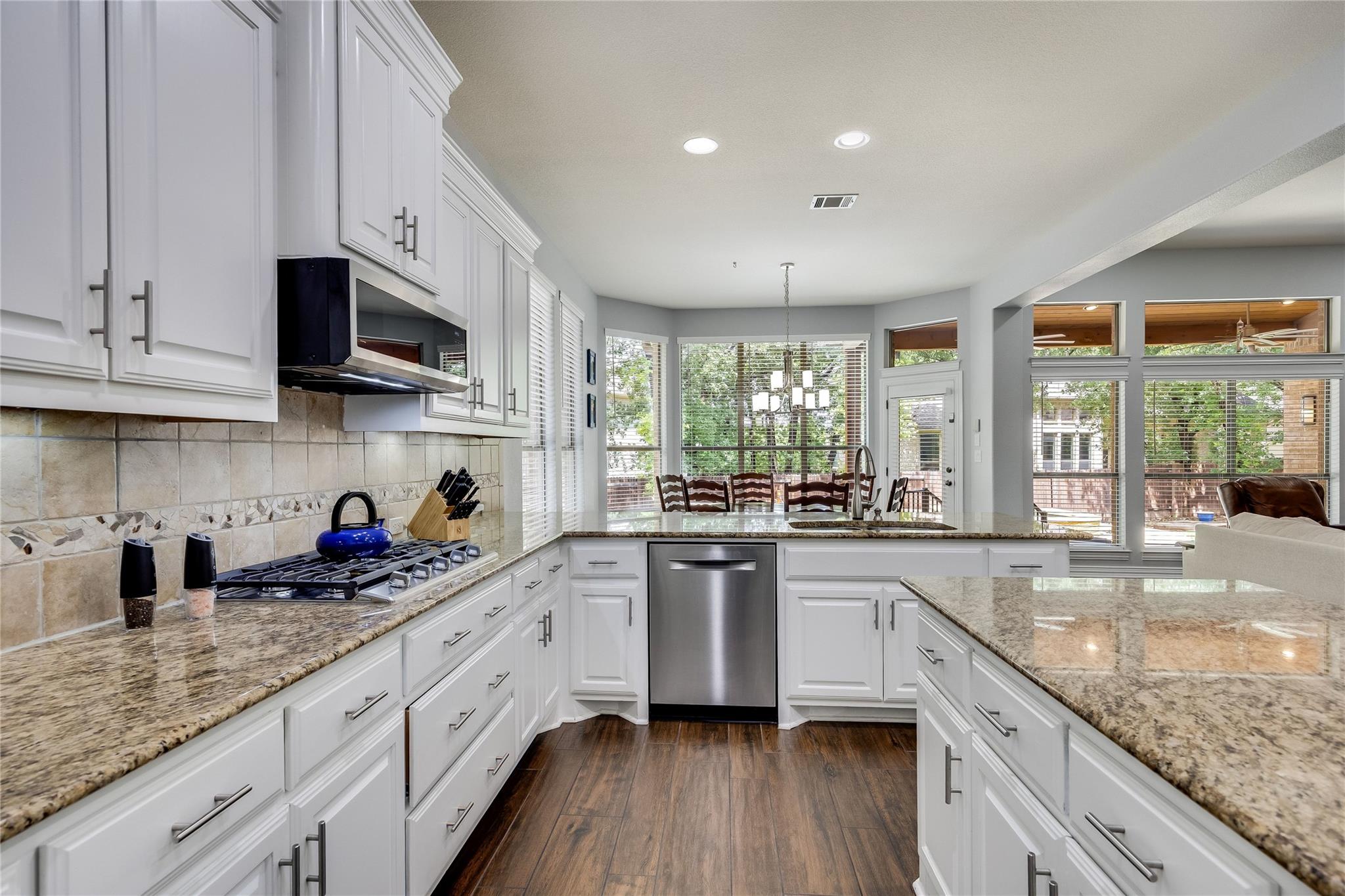 204 Broken Arrow Dr: kitchen