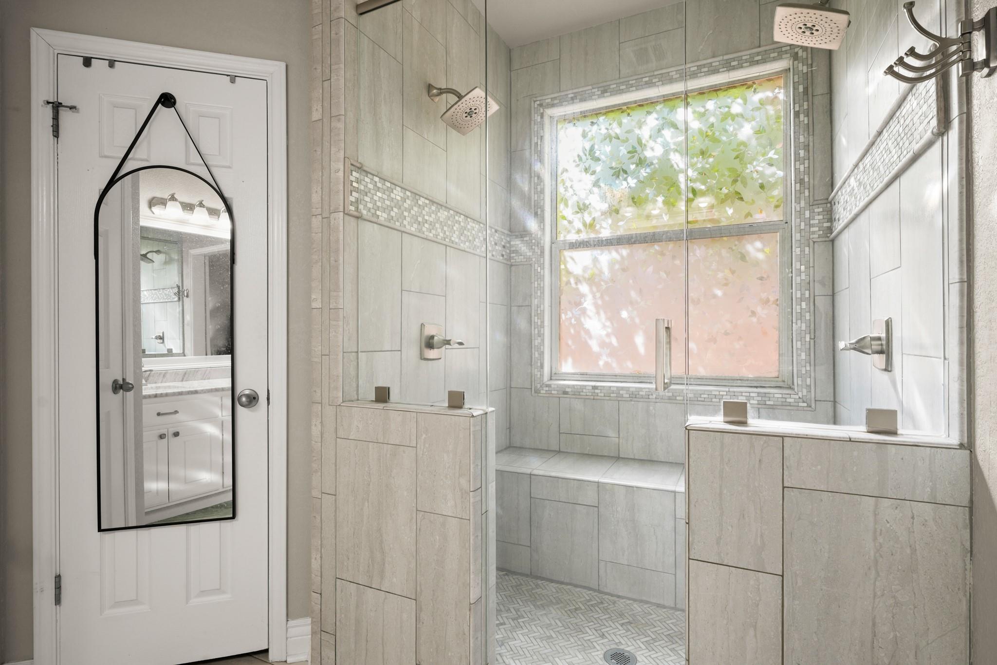 3305 Starlight Vis: bathroom