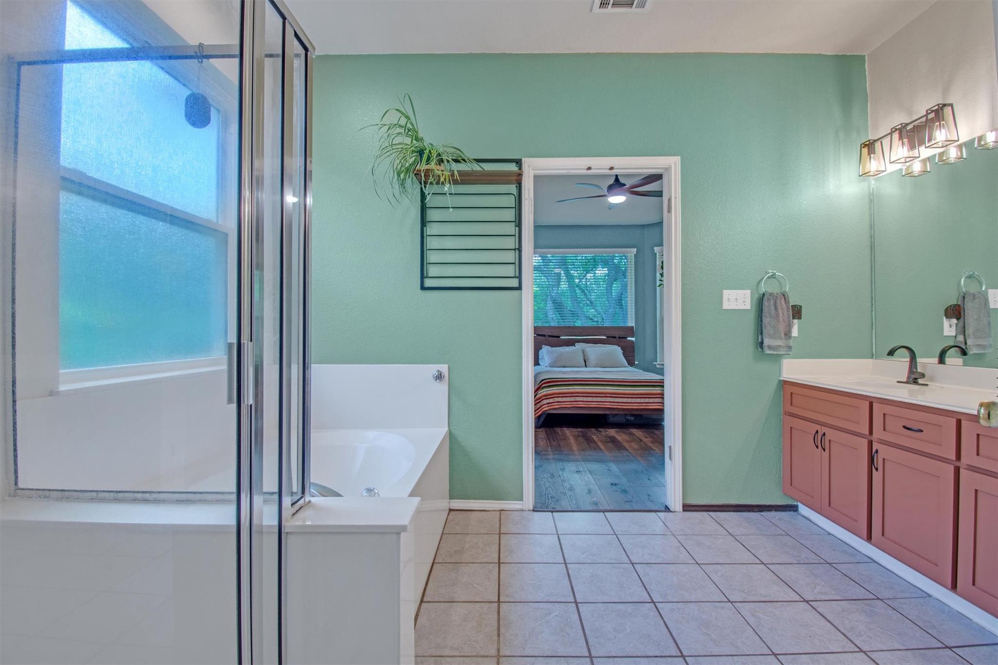 1134 Dalea Blf: bathroom