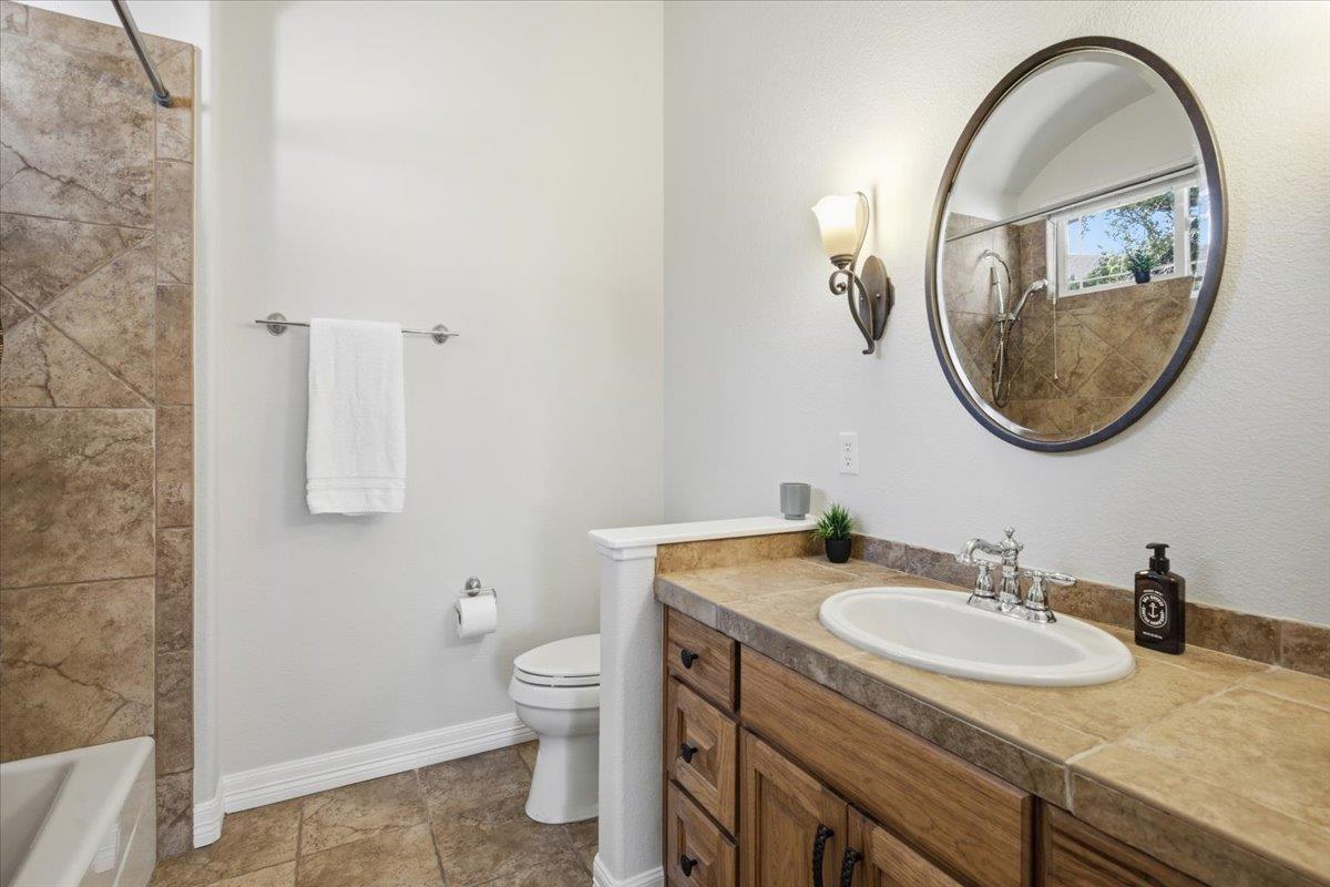 2708 Springwood Lane: bathroom