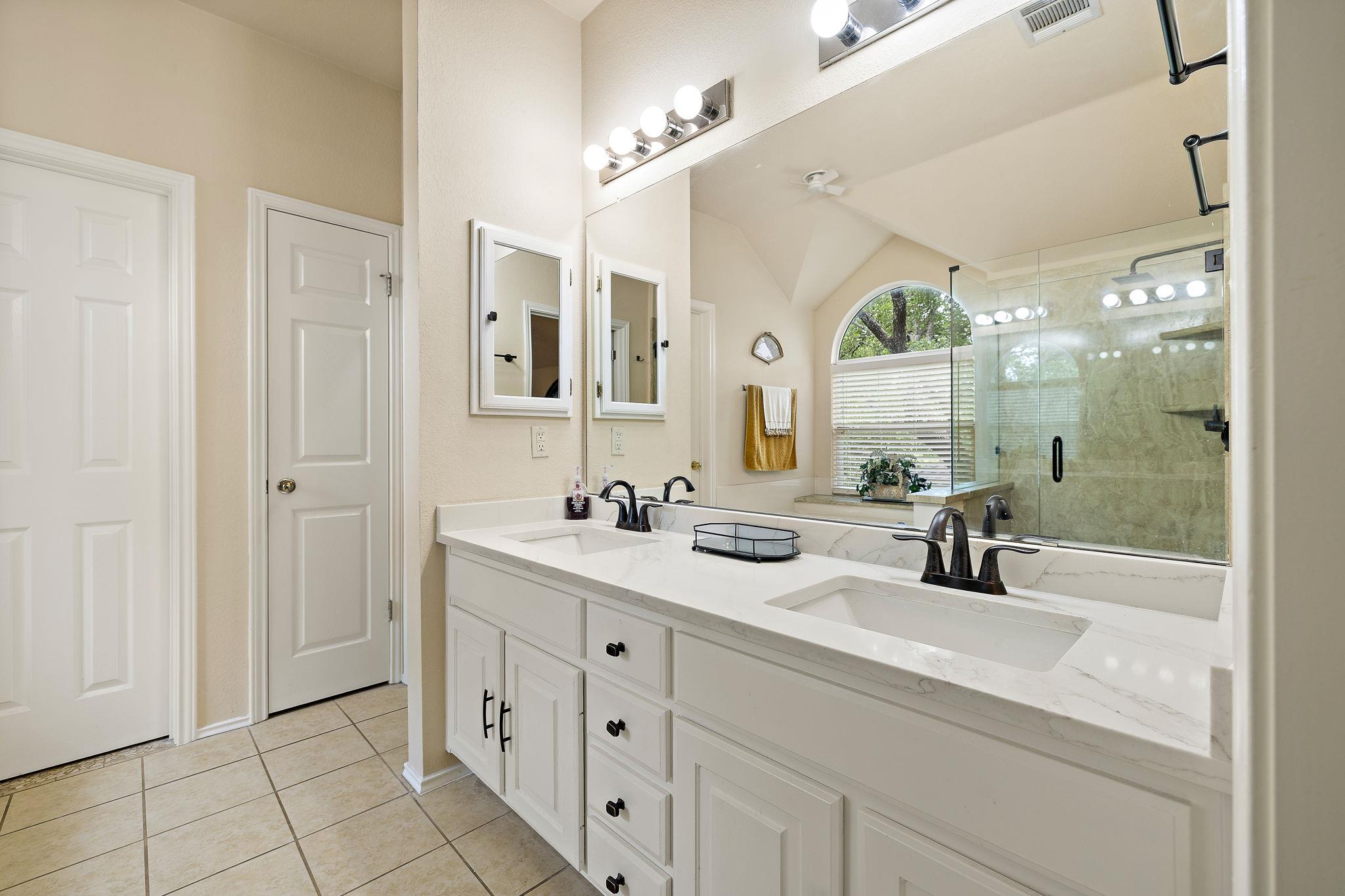 1111 Dalea Blf: bathroom