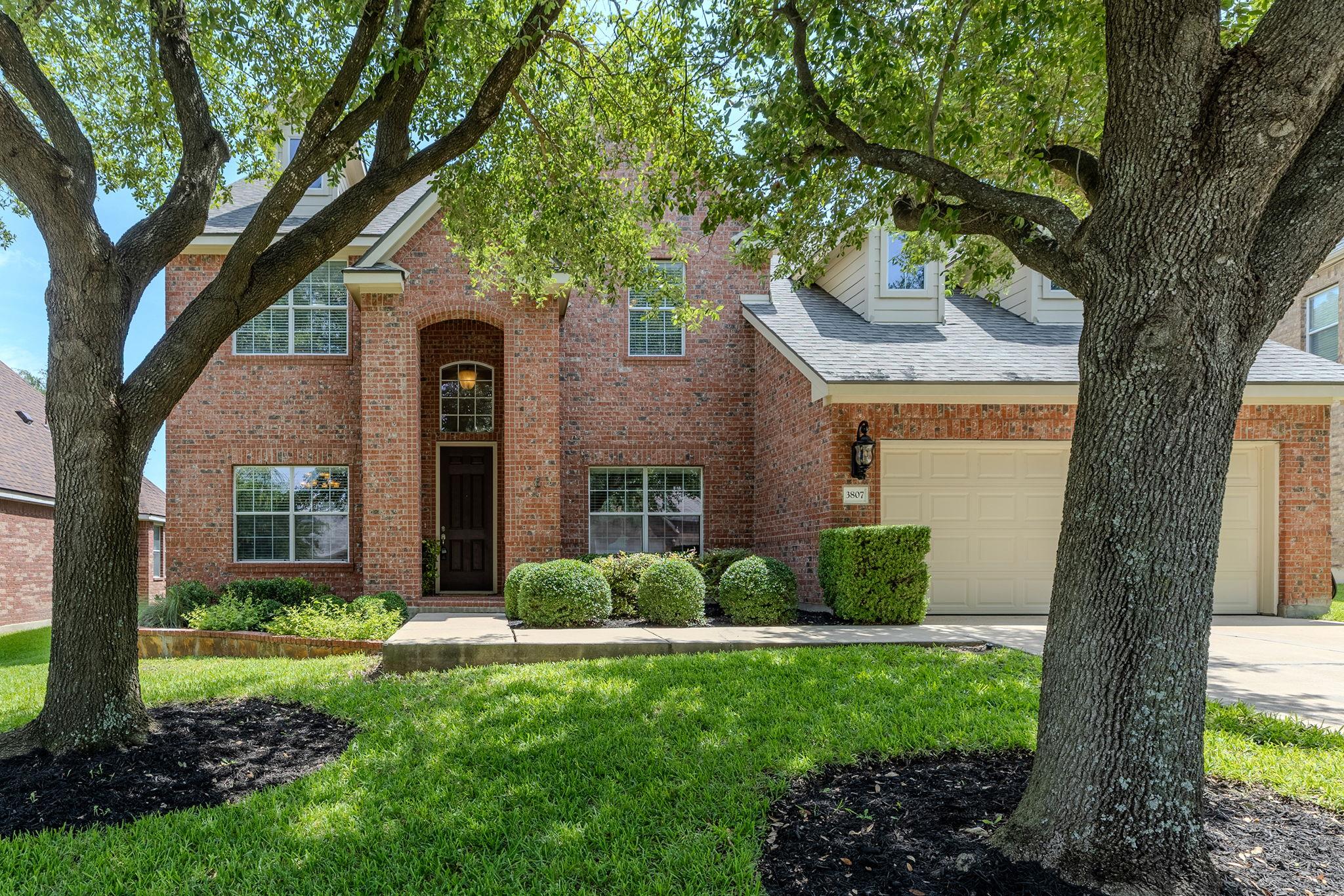 Front of 3807 Cypress Point Cv