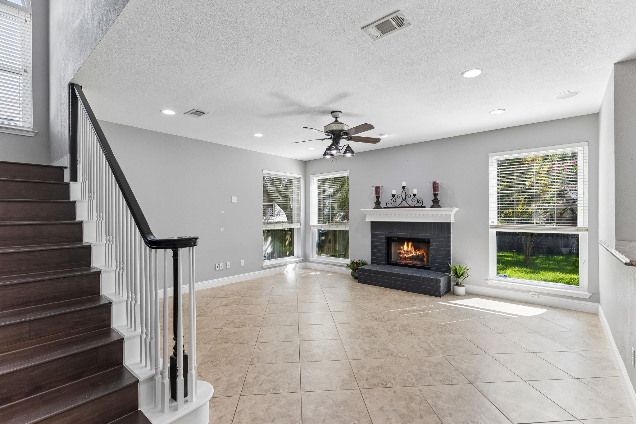 1108 Dalea Blf: living area