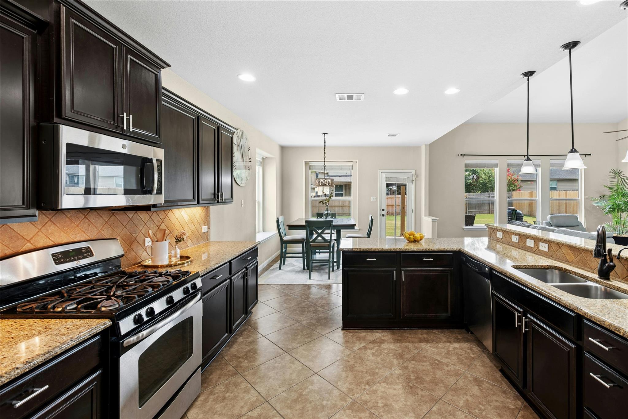 206 Paul Azinger Ct: kitchen