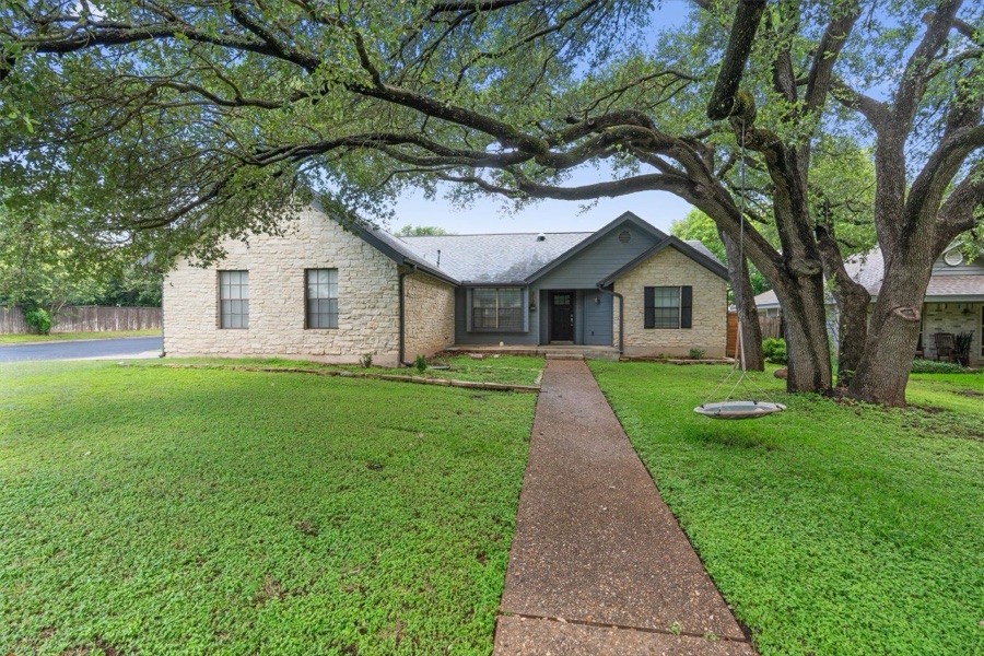 Front of 312 Susana Dr